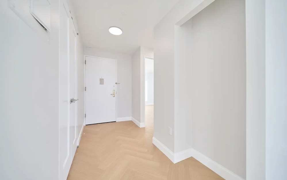 32F - 2 bedroom floorplan layout with 2 bathrooms and 1207 square feet (Floor 19)