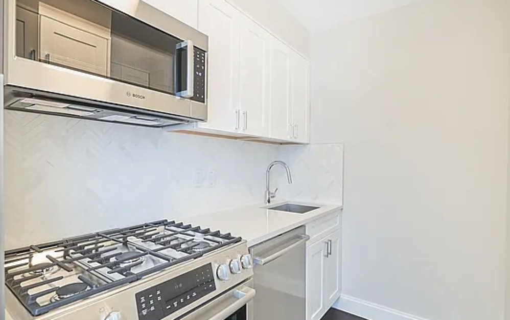 7G - 1 bedroom floorplan layout with 1 bathroom and 651 square feet (Floor 5)