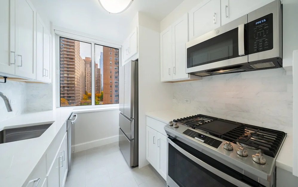 1005 - 1 bedroom floorplan layout with 1 bathroom and 778 square feet (Floor 6)