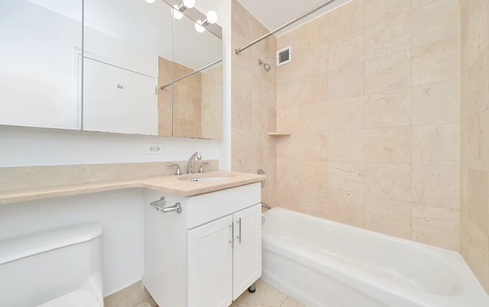16C - 1 bedroom floorplan layout with 1 bathroom and 685 square feet (Floor 10)