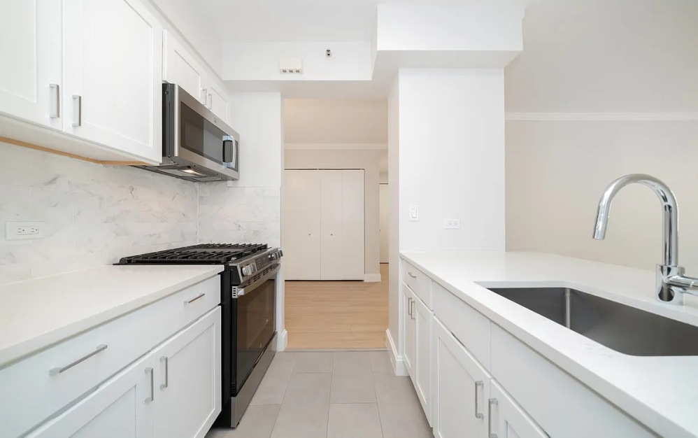 402 - 1 bedroom floorplan layout with 1 bathroom and 718 square feet (Floor 5)
