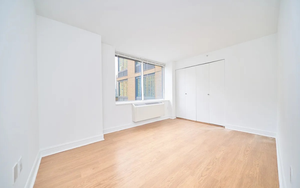 10T - 1 bedroom floorplan layout with 1 bathroom and 662 square feet (Floor 10)