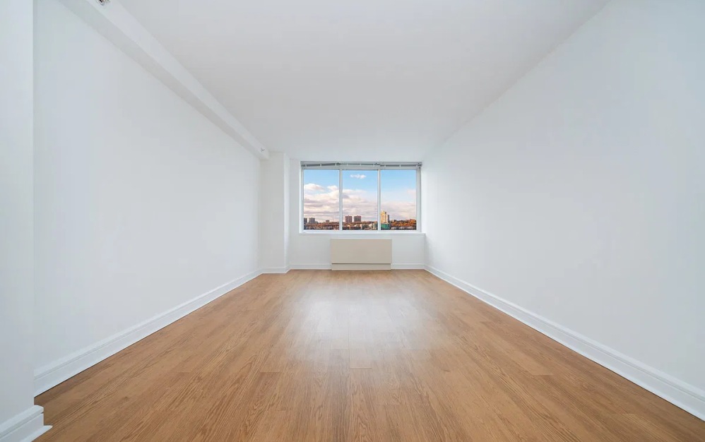 1805 - 1 bedroom floorplan layout with 1 bathroom and 697 square feet (Floor 1)