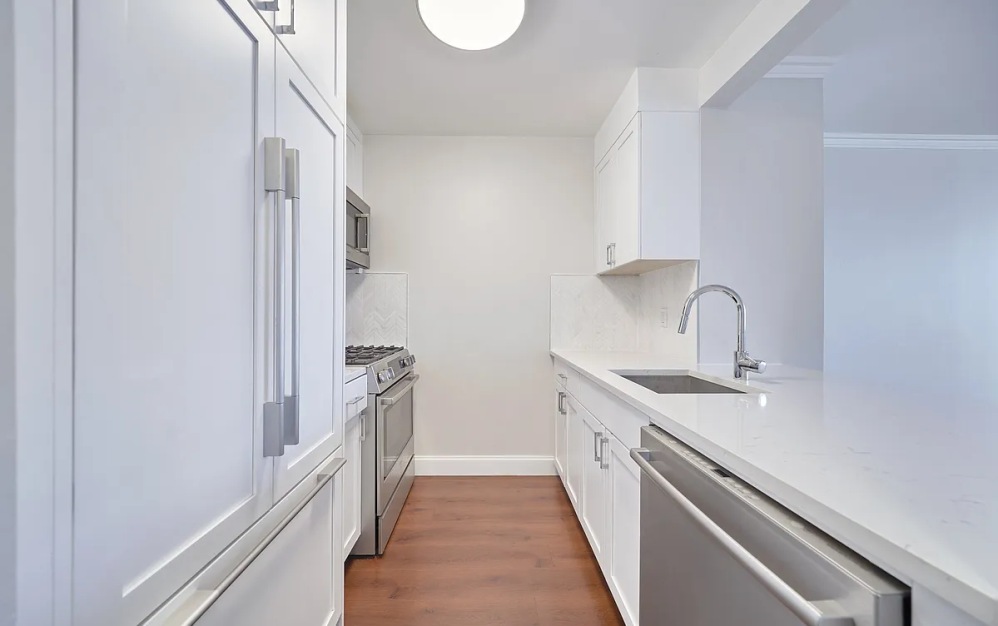 15P - 1 bedroom floorplan layout with 1 bathroom and 818 square feet (Floor 5)