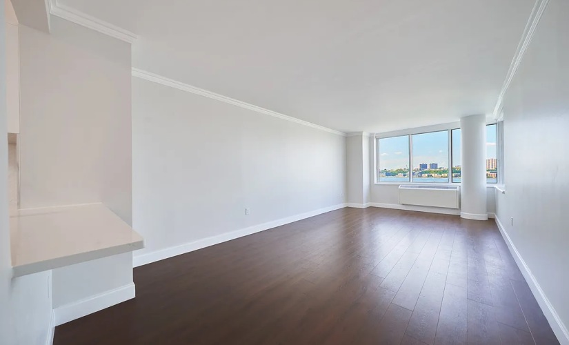 15P - 1 bedroom floorplan layout with 1 bathroom and 818 square feet
