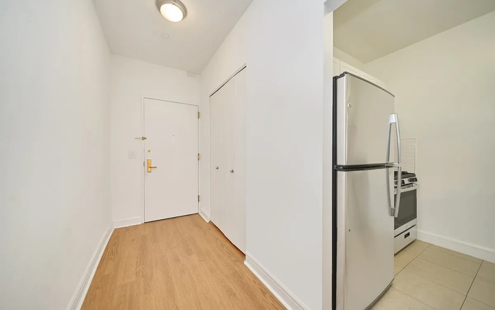 5E - 1 bedroom floorplan layout with 1 bathroom and 727 square feet (Floor 8)