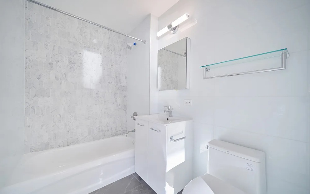32F - 2 bedroom floorplan layout with 2 bathrooms and 1207 square feet (Floor 17)