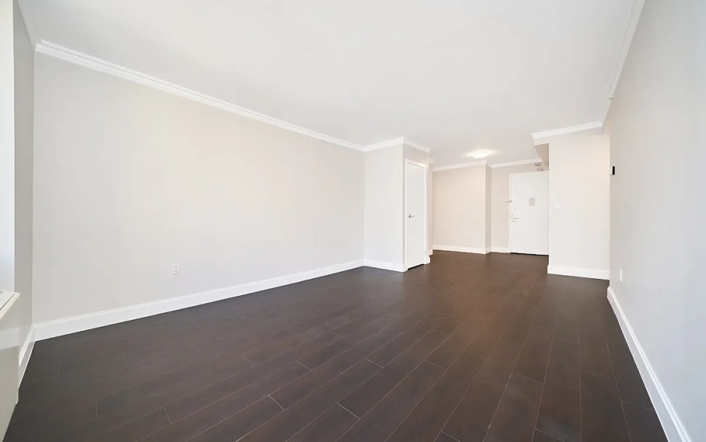 15J - 1 bedroom floorplan layout with 1 bathroom and 702 square feet (Floor 4)