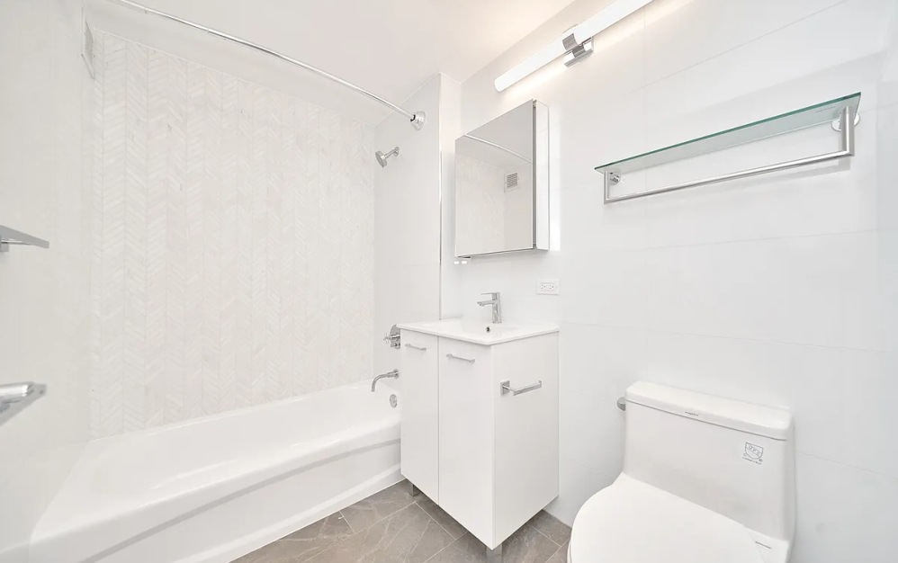 11U - 2 bedroom floorplan layout with 2 bathrooms and 1081 square feet (Floor 18)