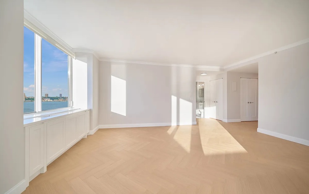 32F - 2 bedroom floorplan layout with 2 bathrooms and 1207 square feet (Floor 6)