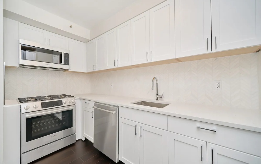 302 - Studio floorplan layout with 1 bathroom and 492 square feet (Floor 9)