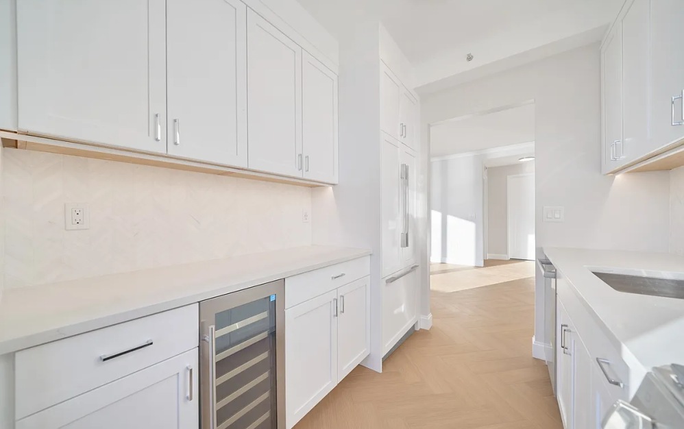 32F - 2 bedroom floorplan layout with 2 bathrooms and 1207 square feet (Floor 10)