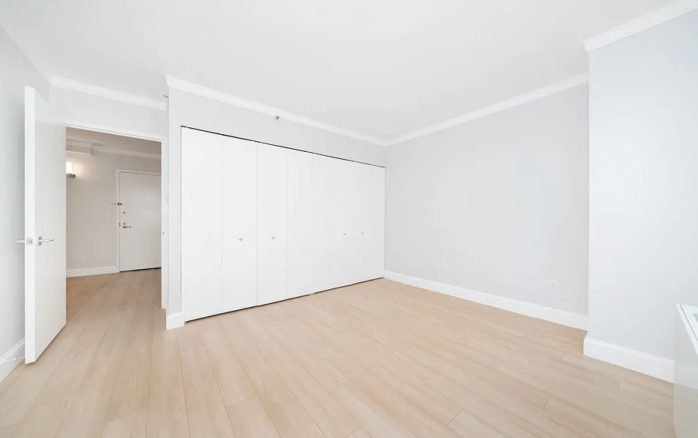 402 - 1 bedroom floorplan layout with 1 bathroom and 718 square feet (Floor 10)