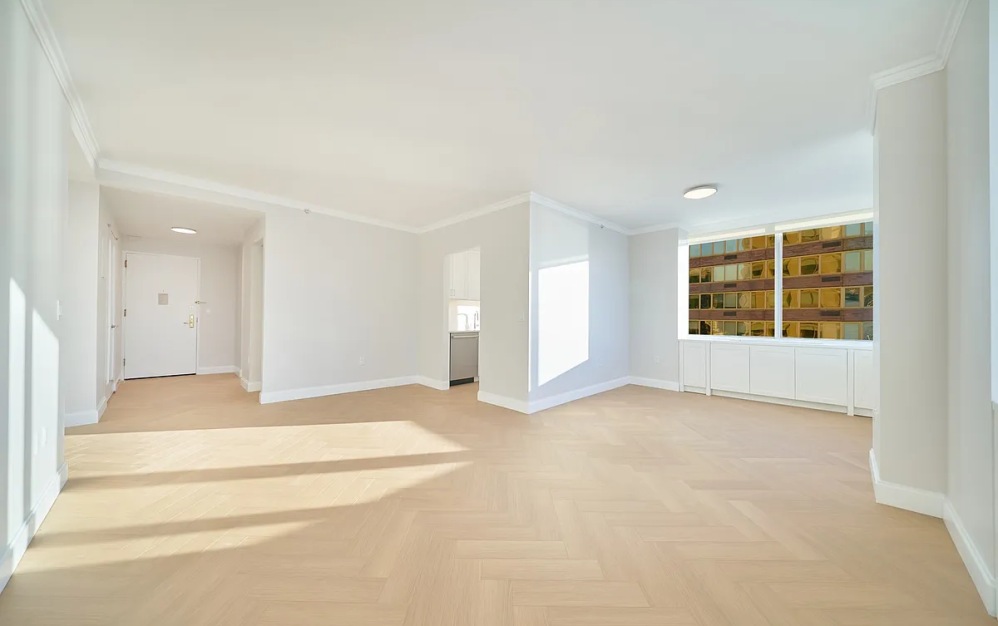 32F - 2 bedroom floorplan layout with 2 bathrooms and 1207 square feet (Floor 4)