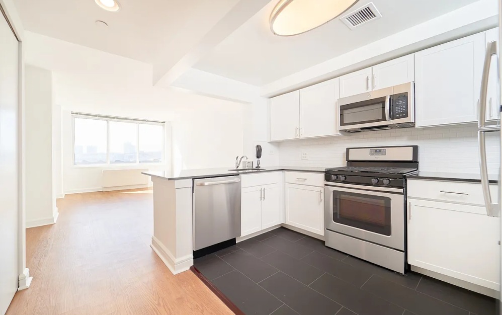 417 - Studio floorplan layout with 1 bathroom and 473 square feet (Floor 7)
