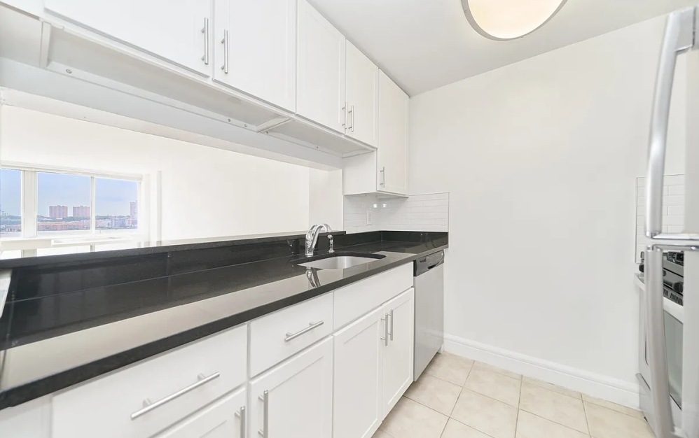 16H - 1 bedroom floorplan layout with 1 bathroom and 852 square feet (Floor 5)