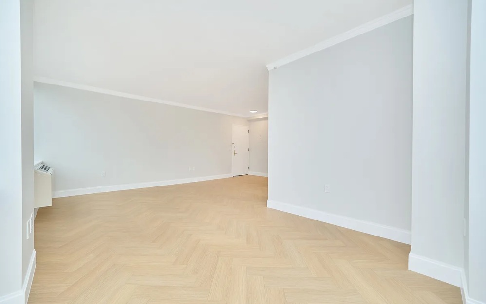 25E - 1 bedroom floorplan layout with 1 bathroom and 907 square feet (Floor 4)
