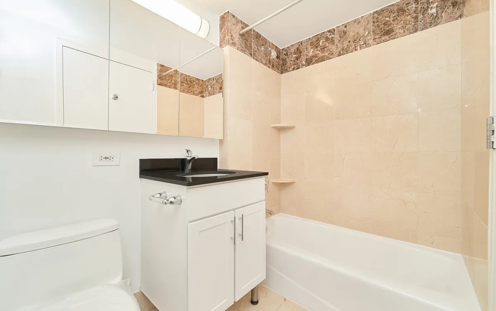 417 - Studio floorplan layout with 1 bathroom and 473 square feet (Floor 10)