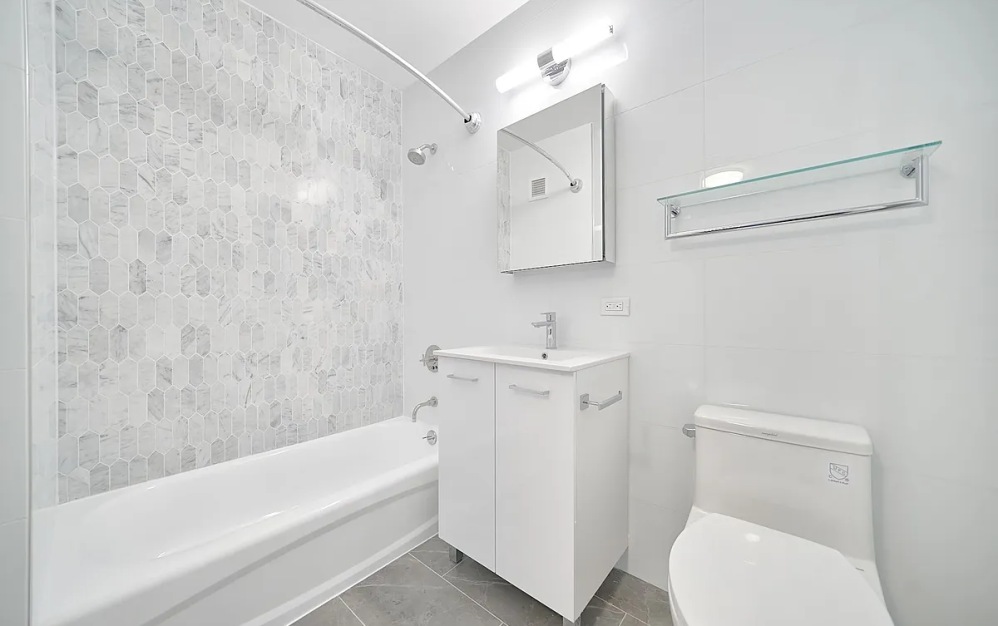 15G - 1 bedroom floorplan layout with 1 bathroom and 651 square feet (Floor 13)