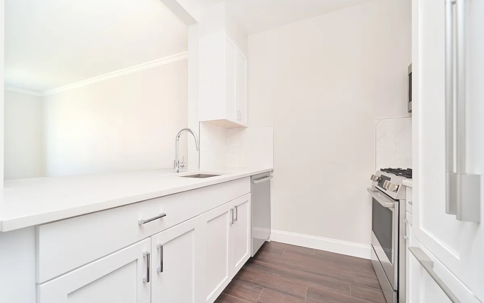 19H - 1 bedroom floorplan layout with 1 bathroom and 656 square feet (Floor 4)