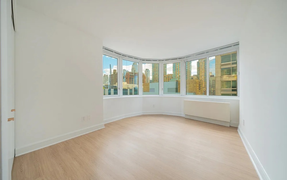 1527 - 2 bedroom floorplan layout with 2 bathrooms and 1140 square feet (Floor 8)