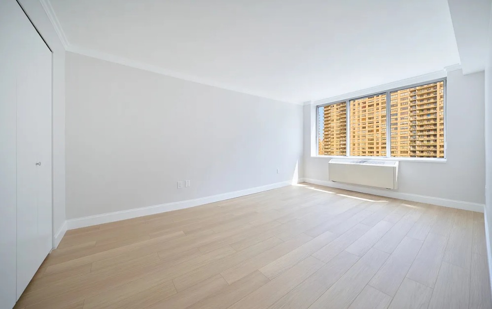 15L - 1 bedroom floorplan layout with 1 bathroom and 655 square feet (Floor 9)