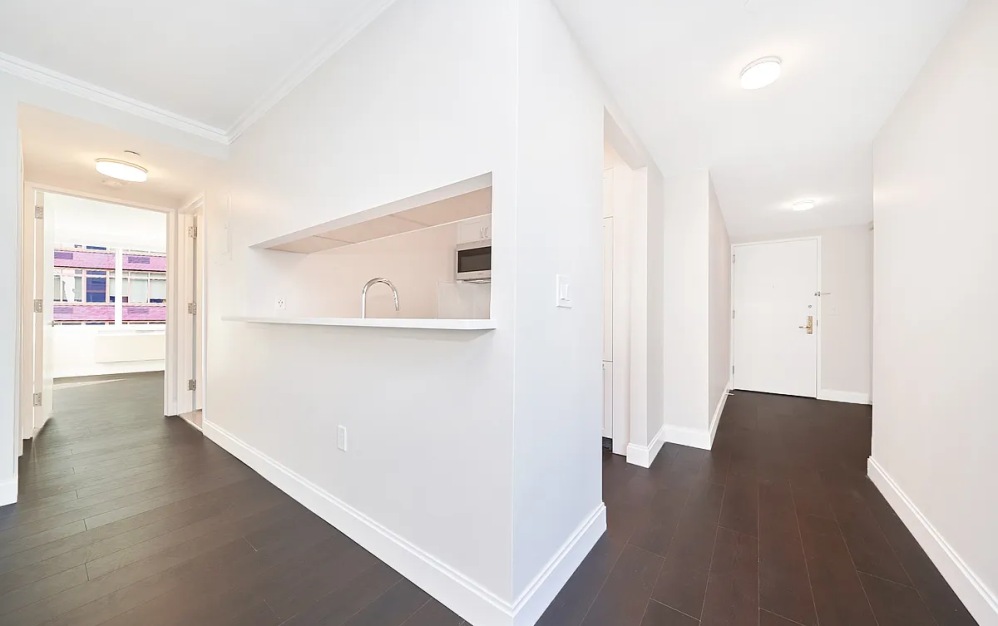 11U - 2 bedroom floorplan layout with 2 bathrooms and 1081 square feet (Floor 6)