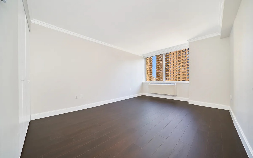 15J - 1 bedroom floorplan layout with 1 bathroom and 702 square feet (Floor 11)