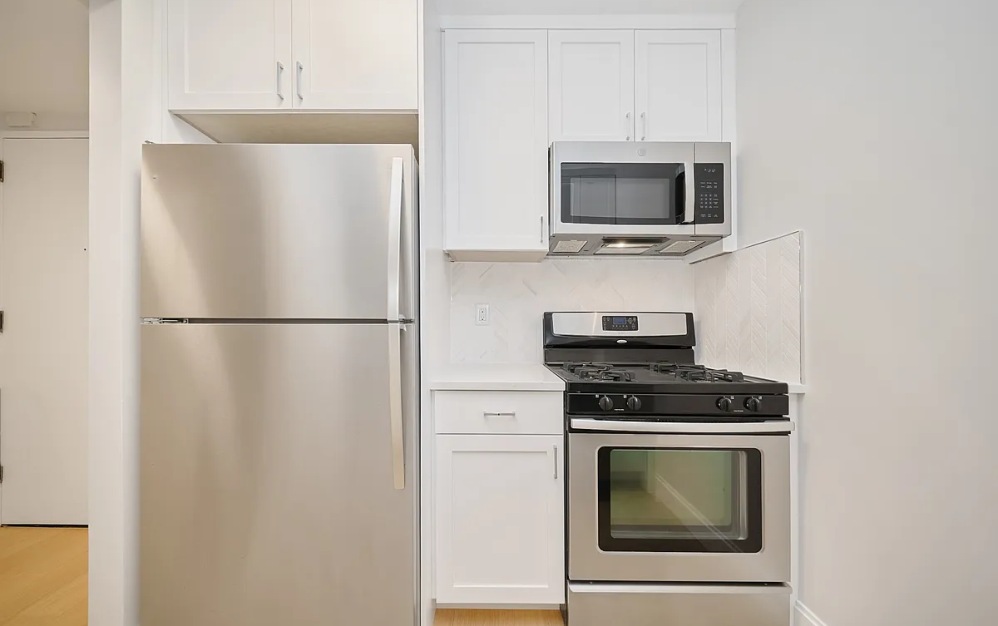 16C - 1 bedroom floorplan layout with 1 bathroom and 685 square feet (Floor 5)