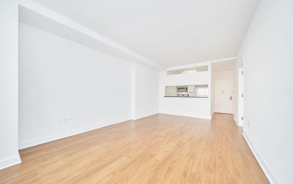 19E - 1 bedroom floorplan layout with 1 bathroom and 696 square feet (Floor 3)