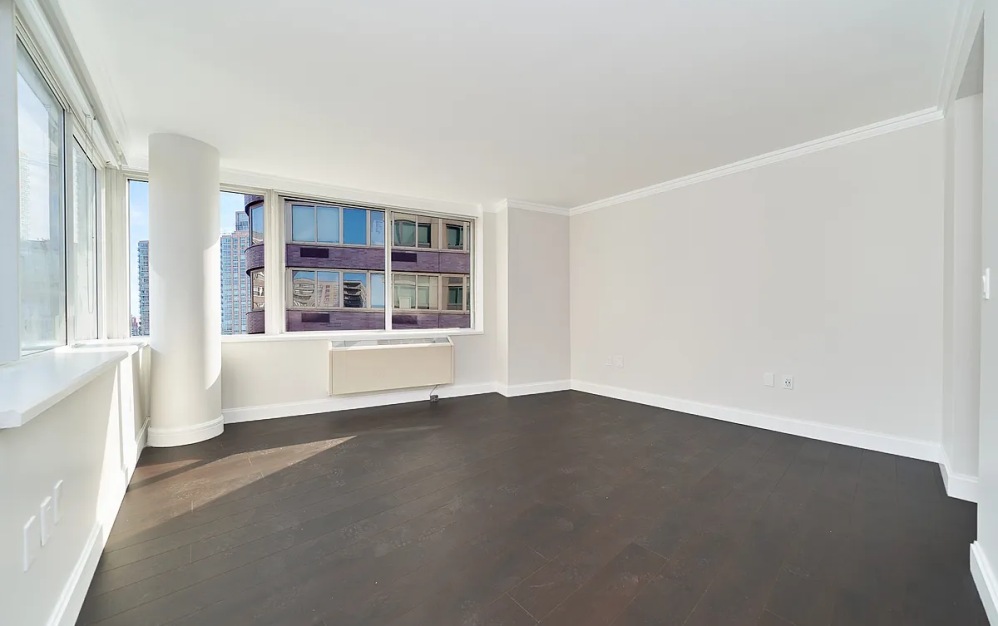 11U - 2 bedroom floorplan layout with 2 bathrooms and 1081 square feet (Floor 12)