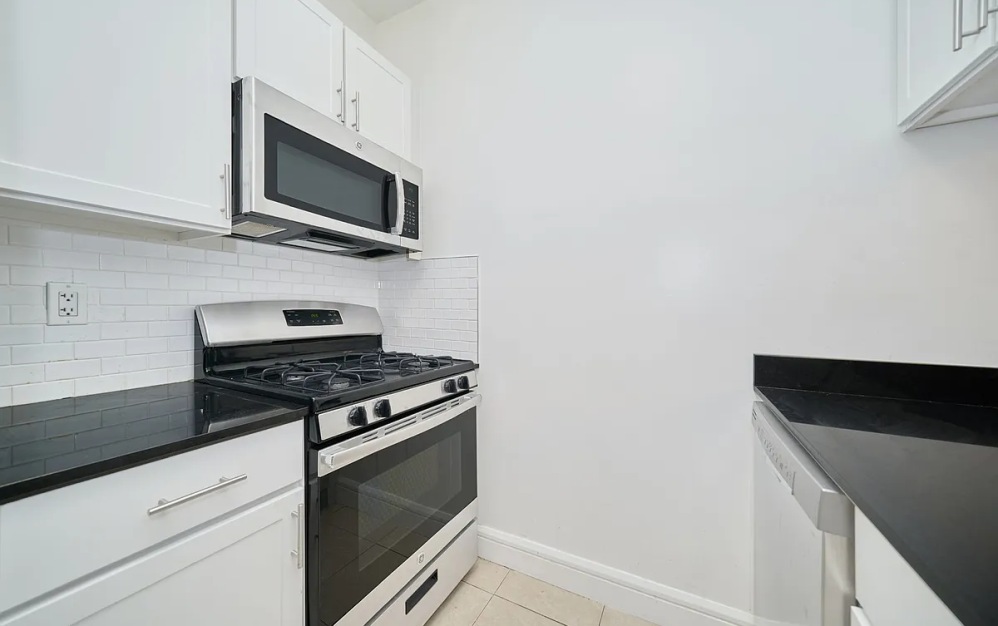 5E - 1 bedroom floorplan layout with 1 bathroom and 727 square feet (Floor 5)