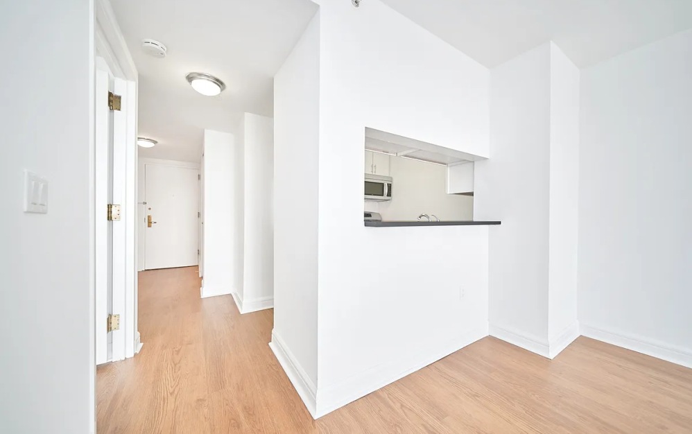 16P - 1 bedroom floorplan layout with 1 bathroom and 818 square feet (Floor 6)