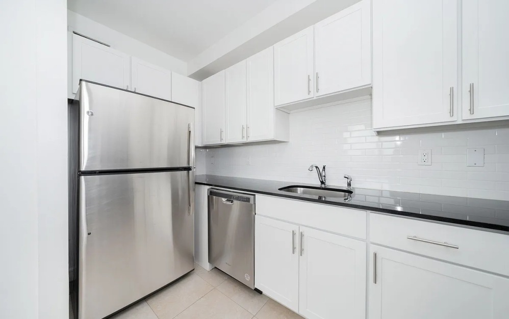 18J - Studio floorplan layout with 1 bathroom and 600 square feet (Floor 11)
