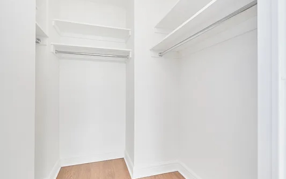 16P - 1 bedroom floorplan layout with 1 bathroom and 818 square feet (Floor 13)
