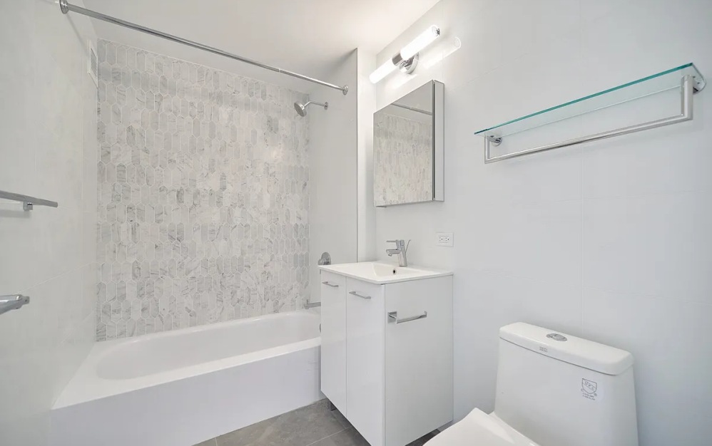 17U - 2 bedroom floorplan layout with 2 bathrooms and 1081 square feet (Floor 20)