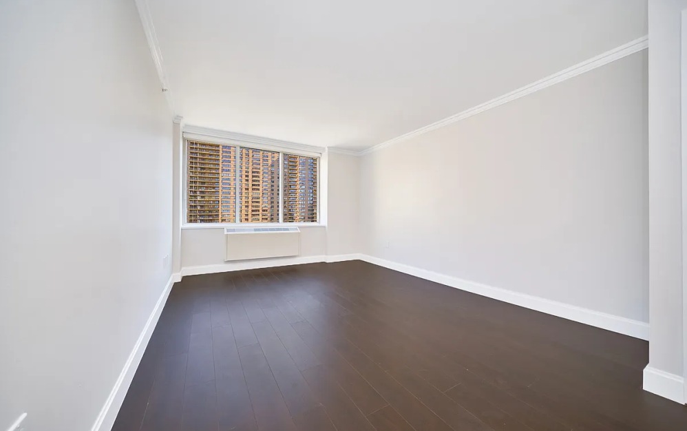 15J - 1 bedroom floorplan layout with 1 bathroom and 702 square feet (Floor 3)