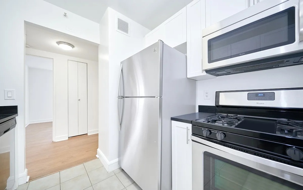 10T - 1 bedroom floorplan layout with 1 bathroom and 662 square feet (Floor 8)