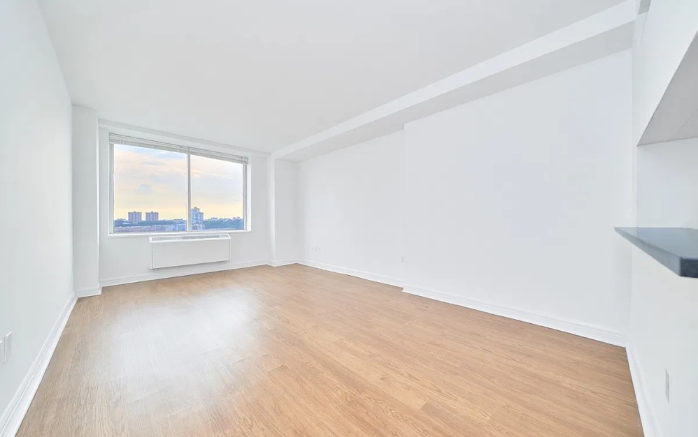 19E - 1 bedroom floorplan layout with 1 bathroom and 696 square feet (Floor 2)