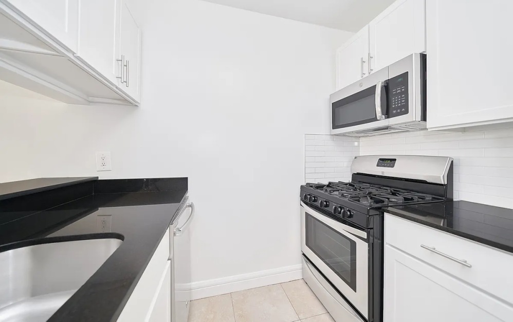 604 - 1 bedroom floorplan layout with 1 bathroom and 567 square feet (Floor 5)
