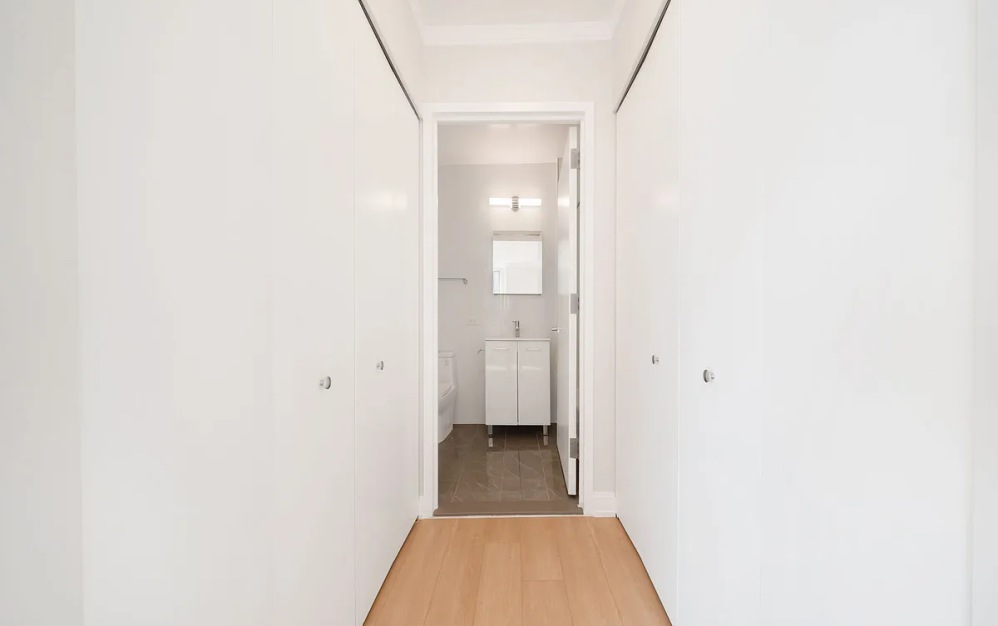 625 - Studio floorplan layout with 1 bathroom and 574 square feet (Floor 11)