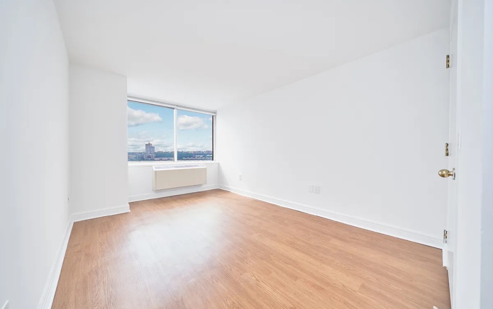 16P - 1 bedroom floorplan layout with 1 bathroom and 818 square feet (Floor 10)