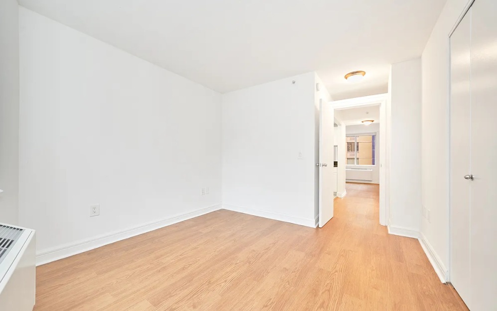 601 - 1 bedroom floorplan layout with 1 bathroom and 525 square feet (Floor 10)