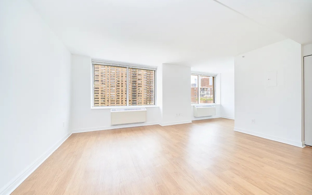 18M - Studio floorplan layout with 1 bathroom and 568 square feet (Floor 3)