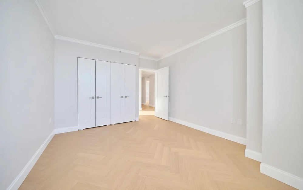 32F - 2 bedroom floorplan layout with 2 bathrooms and 1207 square feet (Floor 13)