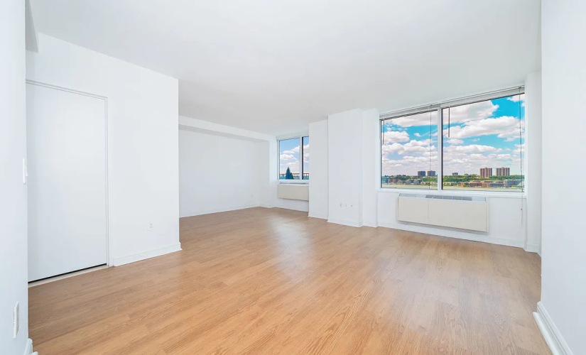 18J - Studio floorplan layout with 1 bathroom and 600 square feet