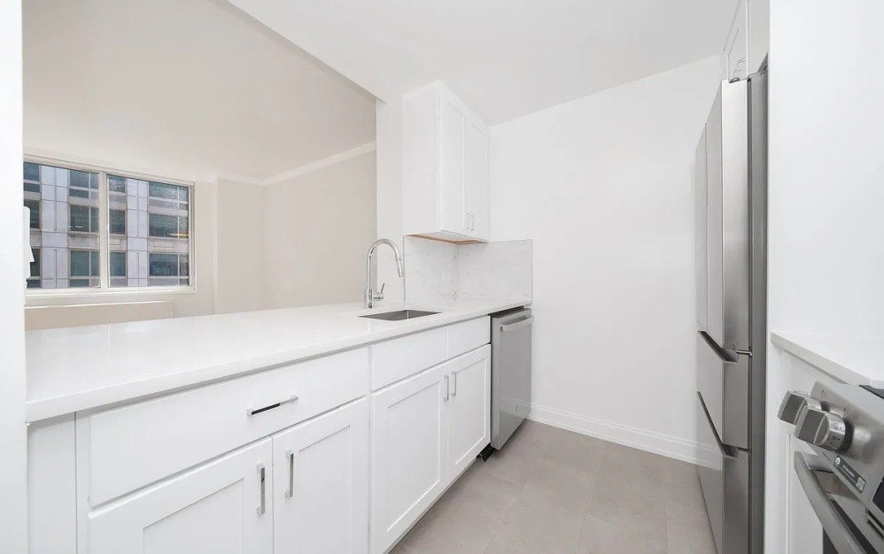 625 - Studio floorplan layout with 1 bathroom and 574 square feet (Floor 9)