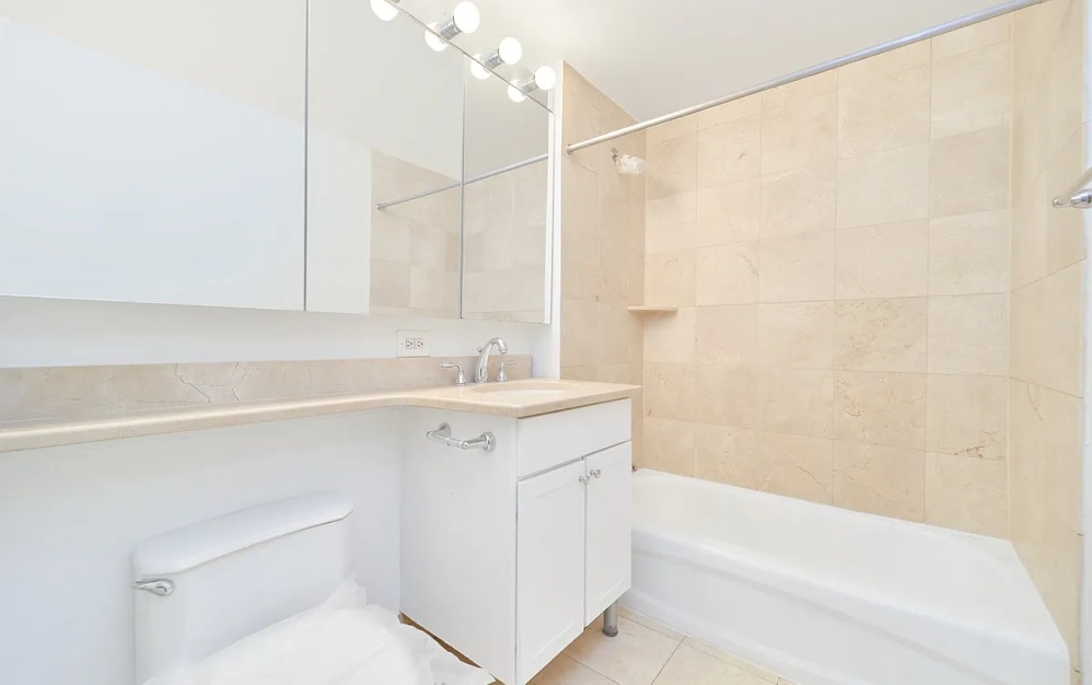 6F - Studio floorplan layout with 1 bathroom and 421 square feet (Floor 7)