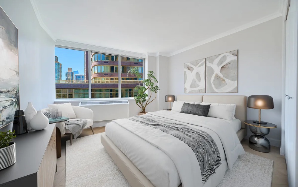17U - 2 bedroom floorplan layout with 2 bathrooms and 1081 square feet (Floor 17)