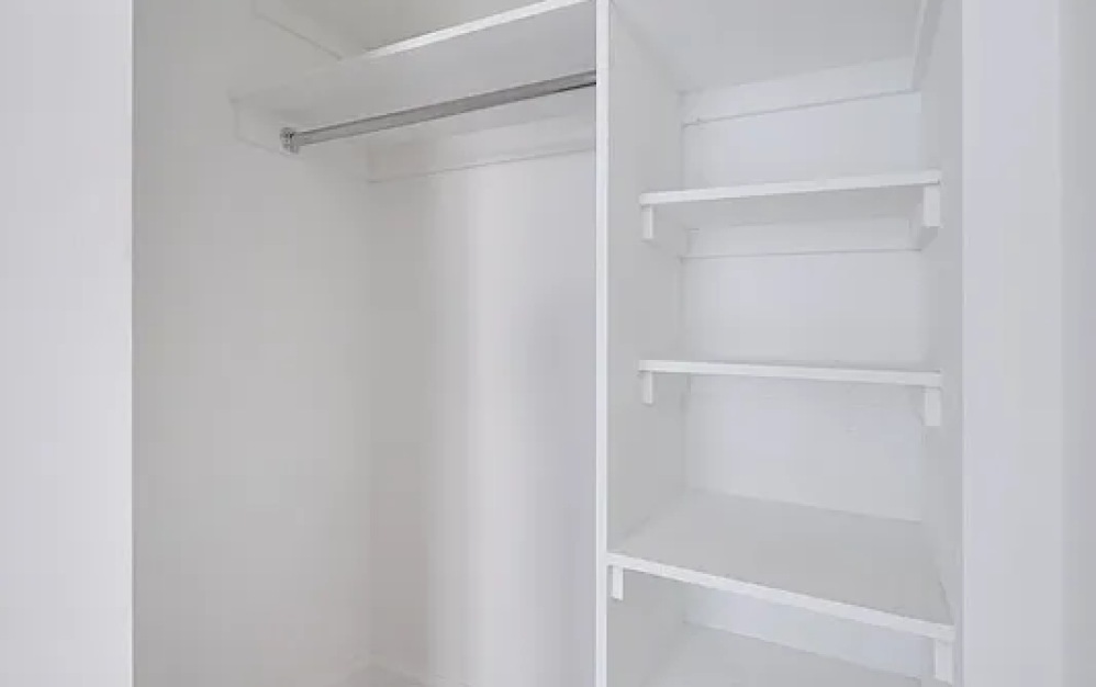 8T - 1 bedroom floorplan layout with 1 bathroom and 662 square feet (Floor 8)